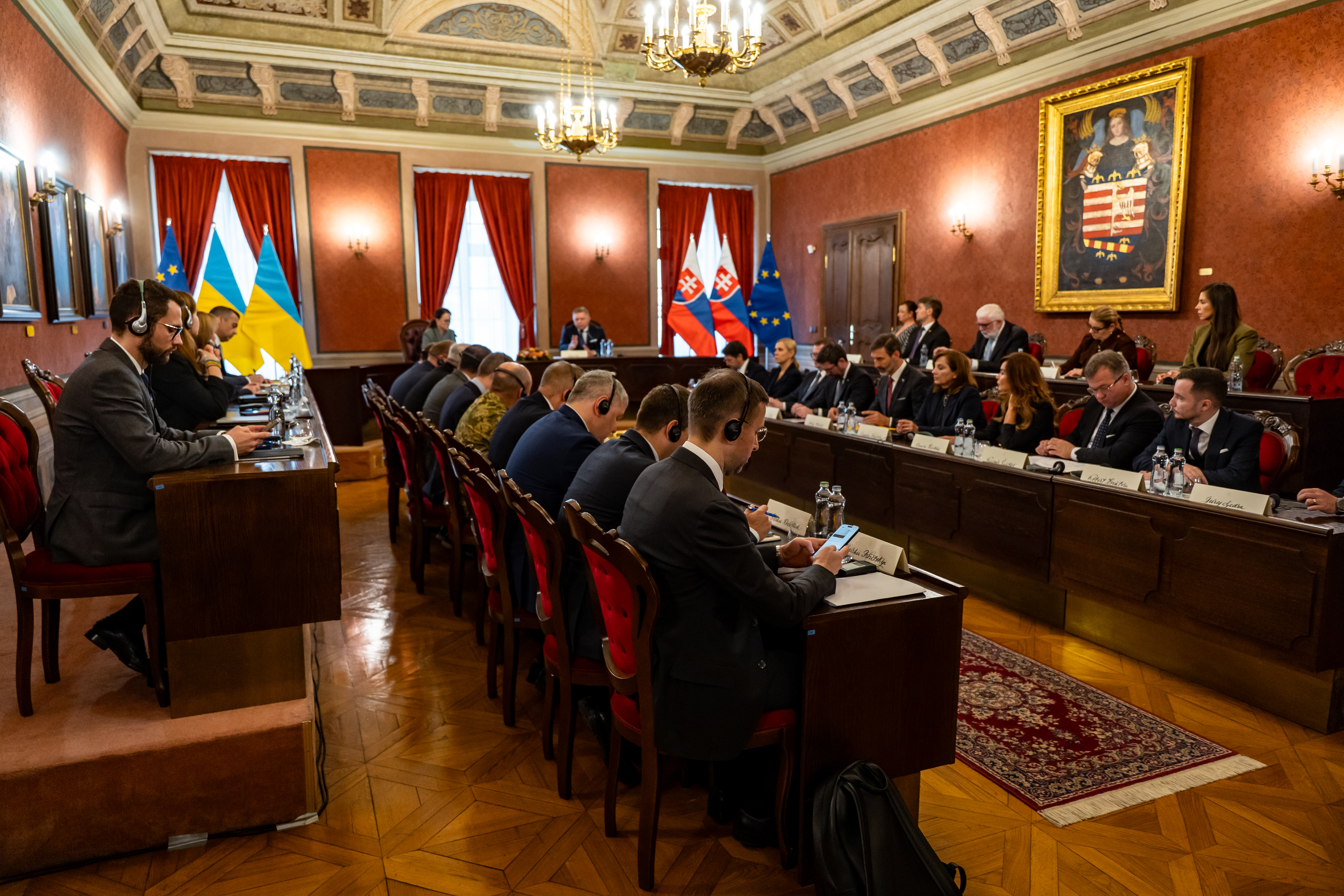 Spolocne rokovanie clenov vlad Slovenskej republiky a Ukrajinyr-35
